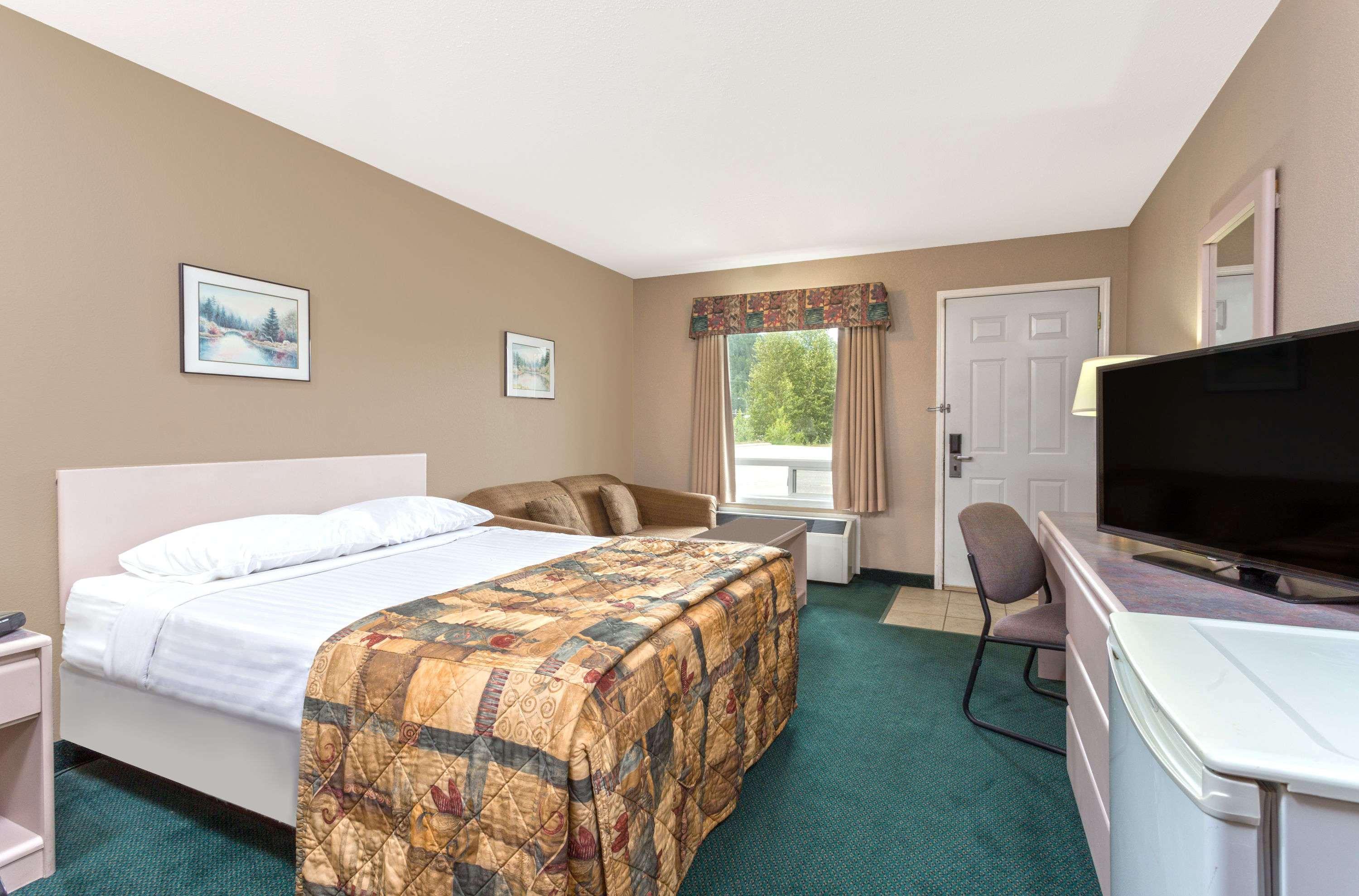 ซูเปอร์ 8 บาย วินด์แฮม โกลเดน Hotel ภายนอก รูปภาพ