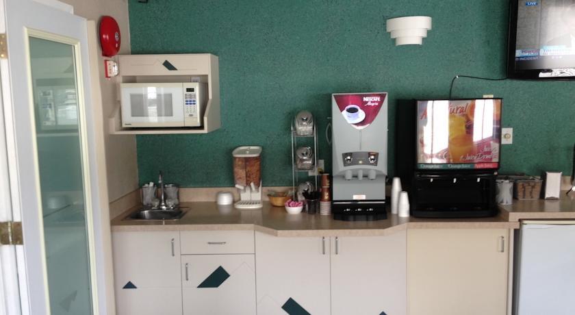 ซูเปอร์ 8 บาย วินด์แฮม โกลเดน Hotel ภายนอก รูปภาพ