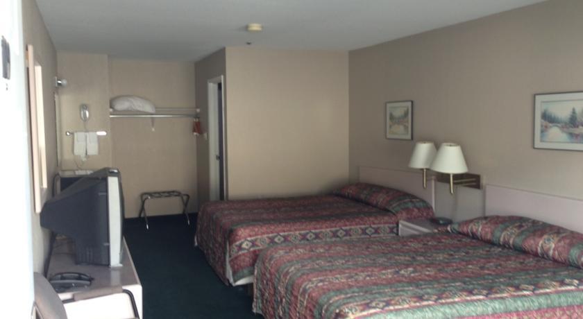 ซูเปอร์ 8 บาย วินด์แฮม โกลเดน Hotel ภายนอก รูปภาพ