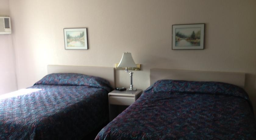 ซูเปอร์ 8 บาย วินด์แฮม โกลเดน Hotel ภายนอก รูปภาพ
